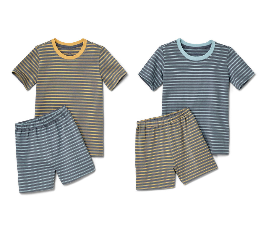 Zwei gelb-grau gestreifte Kleinkinder-Pyjamas liegen nebeneinander.