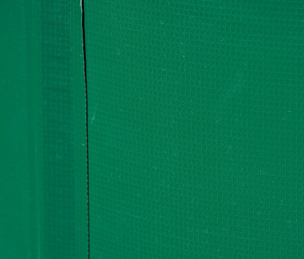 Detailaufnahme einer grünen, faltbaren Regentonne, ca. 250 l.