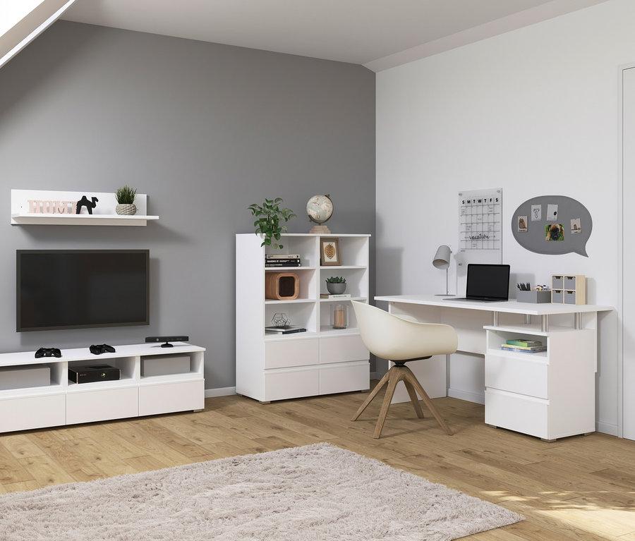 Wohnzimmer mit weißem TV-Element, Wandboard und Schreibtisch. Zu sehen sind der rauch Schreibtisch »Joel«, das rauch Wandboard »Joel« und das rauch TV-Element »Joel«.