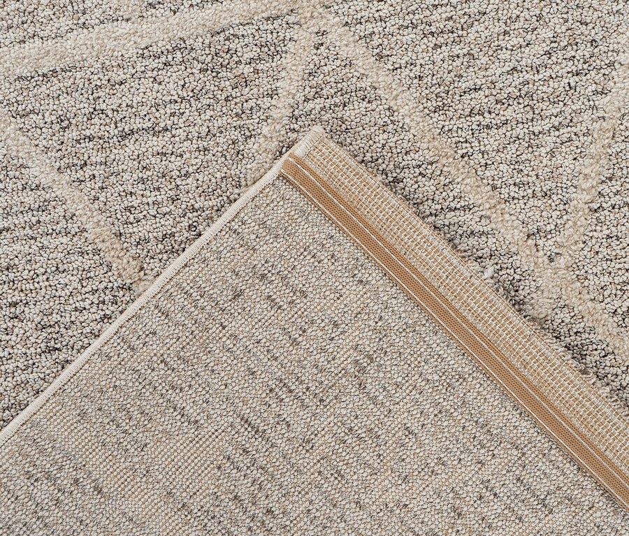 Detailansicht eines beigen Kayoom Kurzflorteppich »Rhombus 325« mit geometrischem Muster.