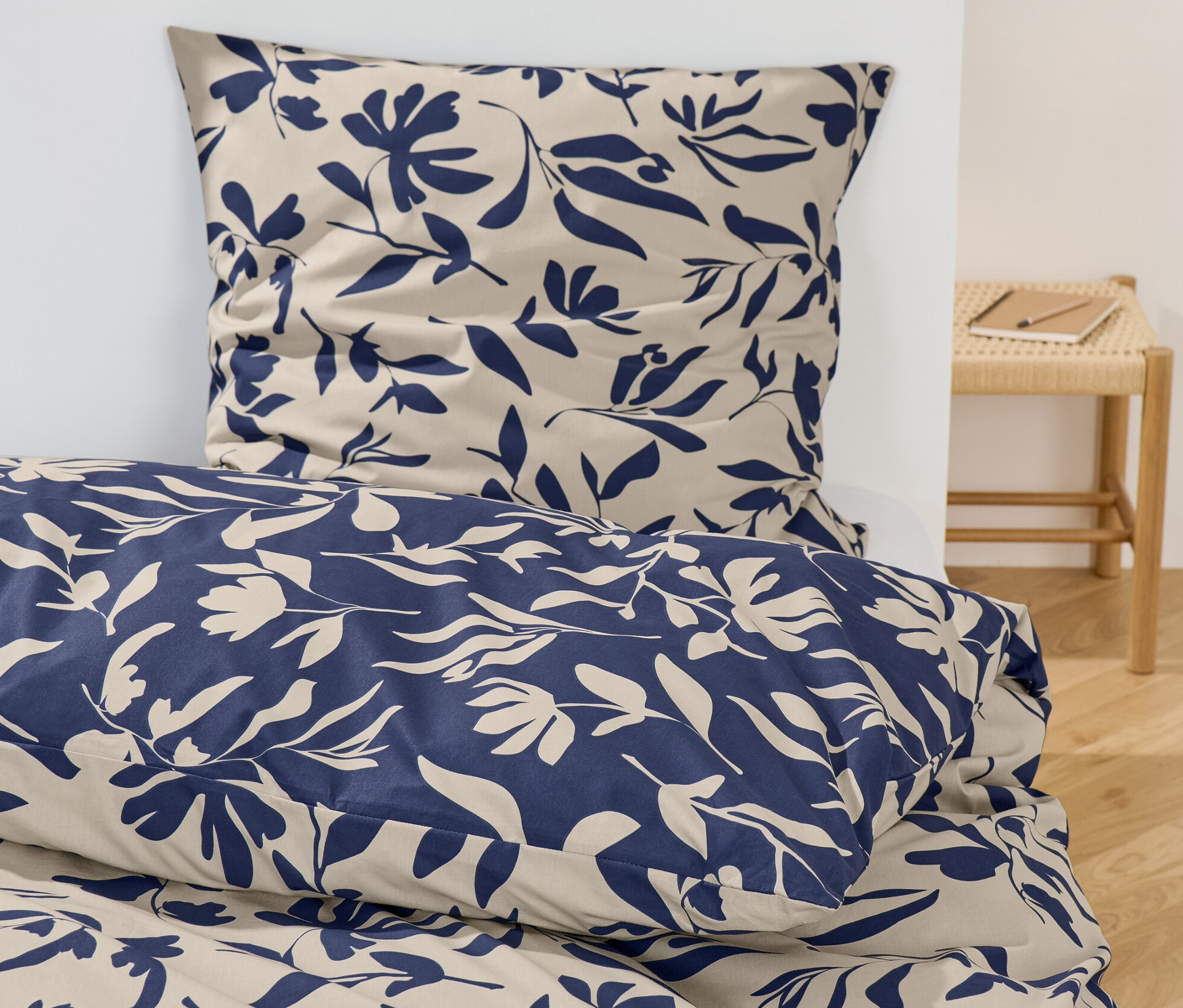 Blumige Perkal-Bettwäsche in Normalgröße und Übergröße.