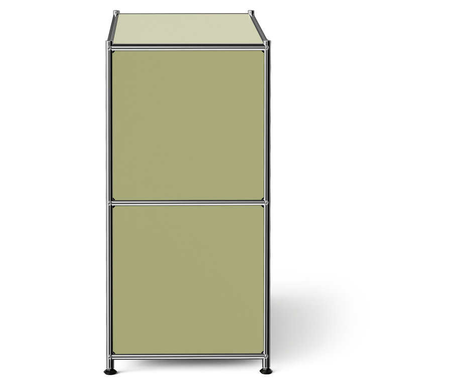 Ein zweistöckiger Schrank mit hellgrünen Paneelen und einem Metallrahmen.