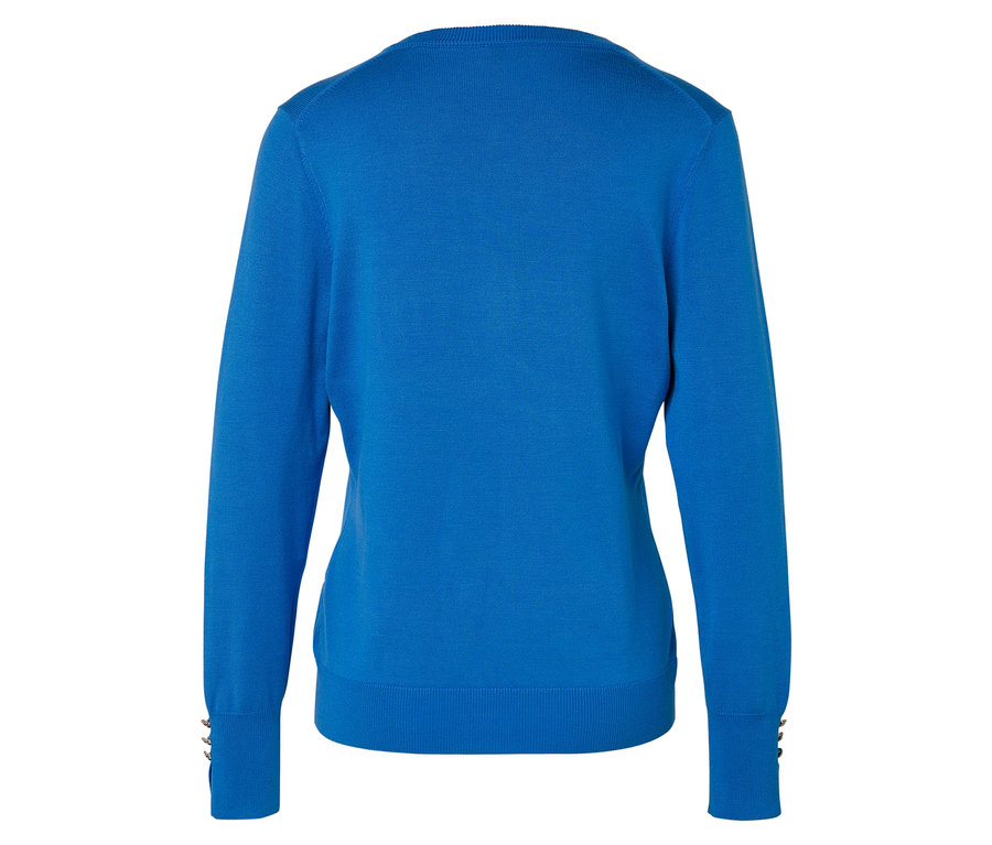 Rückansicht eines blauen Langarmpullovers.