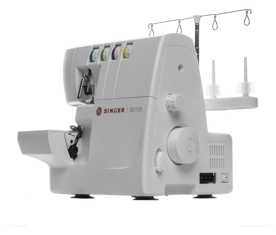 Detailansicht der Singer Overlock-Nähmaschine »S0105«.