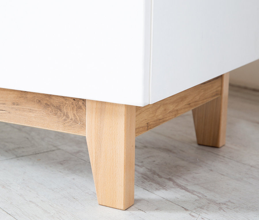 Detail einer Ecke des roba »Finn« Kinderzimmersets mit Bett, Wickelkommode und 3-türigem Schrank.