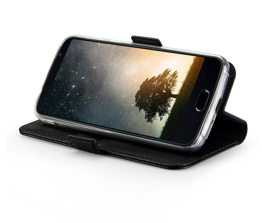Schwarzes Bea-fon M7 lite Smartphone in einer Hülle.