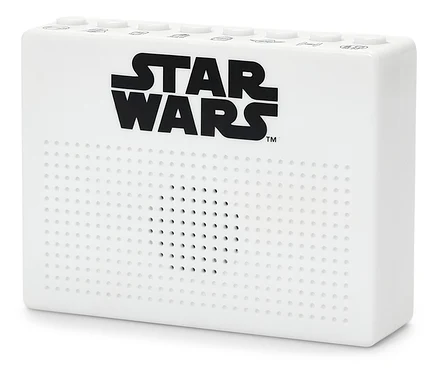Ein weißer Lautsprecher mit dem Star Wars Logo auf der Vorderseite.