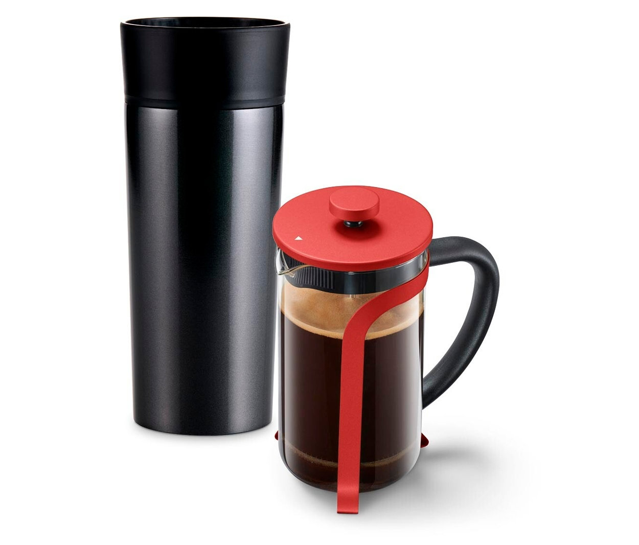 Schwarzer Thermobecher neben French Press mit rotem Deckel, Teil des Geschenksets "Liebe-To-Go".