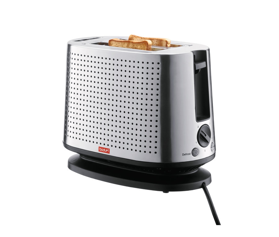 Zwei Toastscheiben im Edelstahl Toaster »BISTRO« von BODUM®.