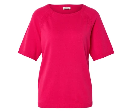 Leuchtend pinker Feinstrickpullover mit kurzen Ärmeln, Rundhalsausschnitt und Rippbündchen.