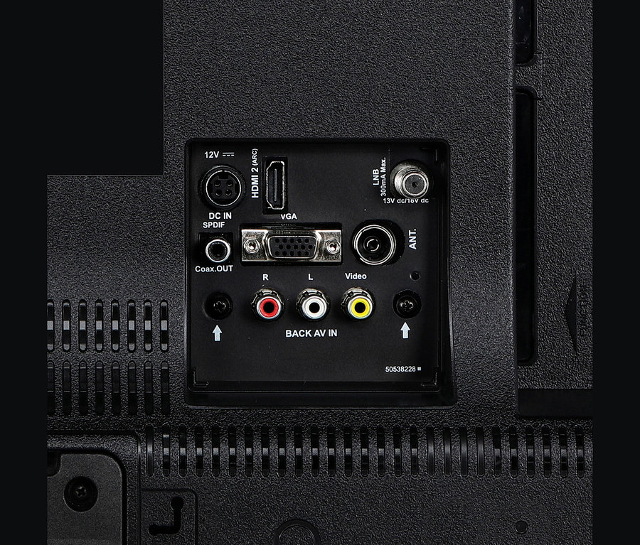 Detail der Rückseite eines schwarzen Lenco 24"-HD-LED-Fernsehers mit DVD-Player, der die Eingänge zeigt.