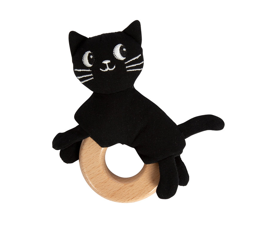 Schwarze Katzen-Beißrassel aus Stoff mit gesticktem Gesicht, befestigt an einem hellbraunen Holzring.