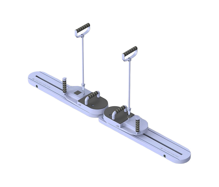 Zwei F2 CORE PRO Pilates Trainer, jeweils mit einer langen, hellen Basis, einer verschiebbaren Plattform mit zwei kurzen Griffen und einer vertikalen Stange mit D-förmigem Griff.