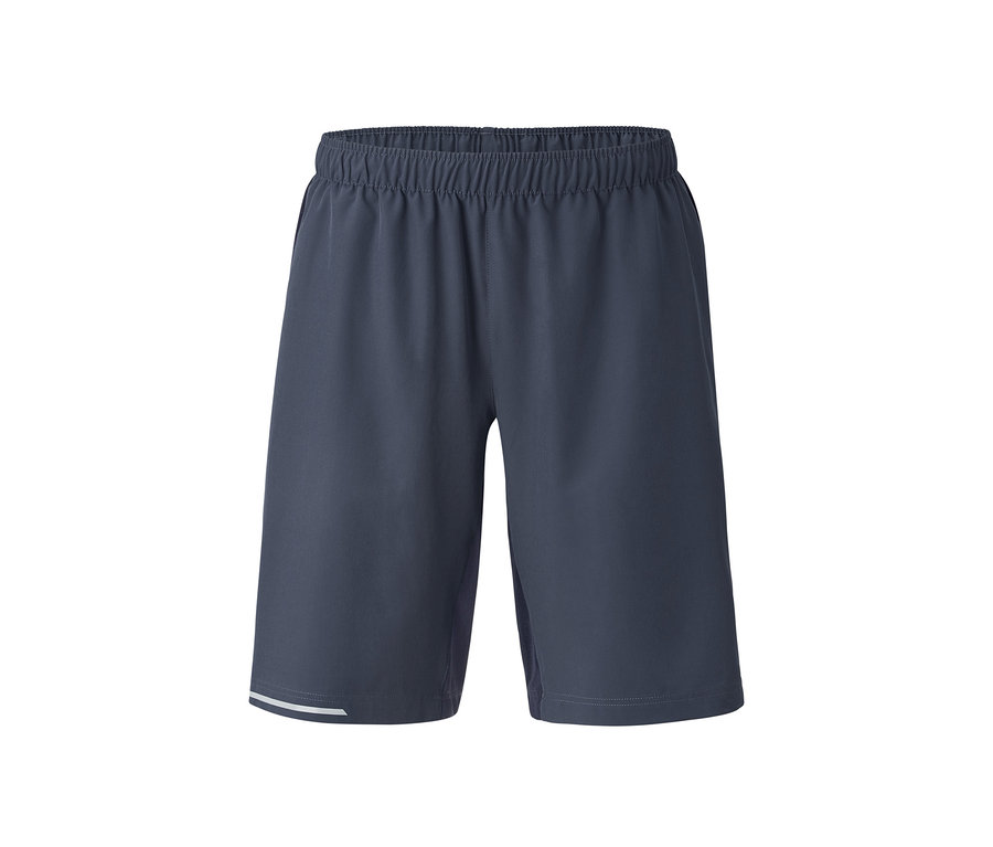 Blaue Sportshorts.