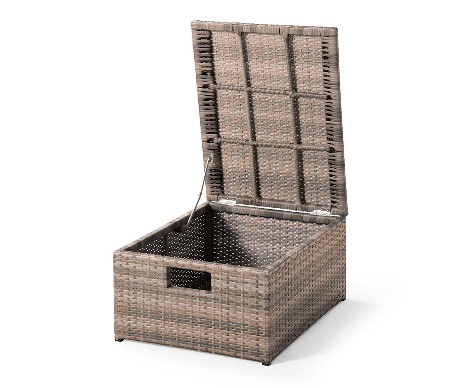 Ein offener Loungesessel mit Fußteil aus Polyrattan.