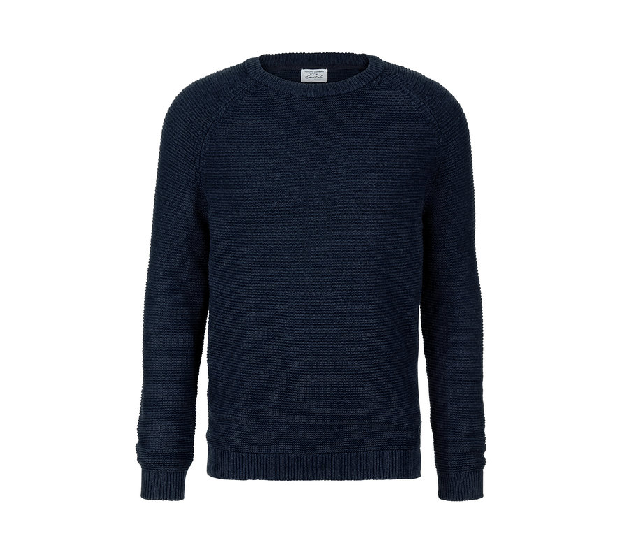 Ein dunkelblauer Grobstrickpullover.