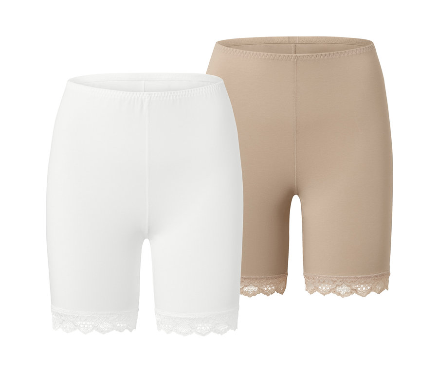 Zwei Radler-Shorts, eine in Weiß und eine in Hautfarbe, beide mit Spitze an den Beinen.