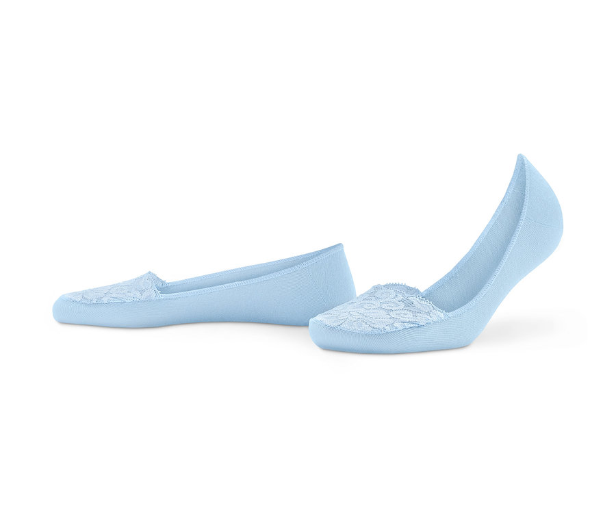 Zwei Paar hellblaue Ballerina-Füßlinge mit Spitze.