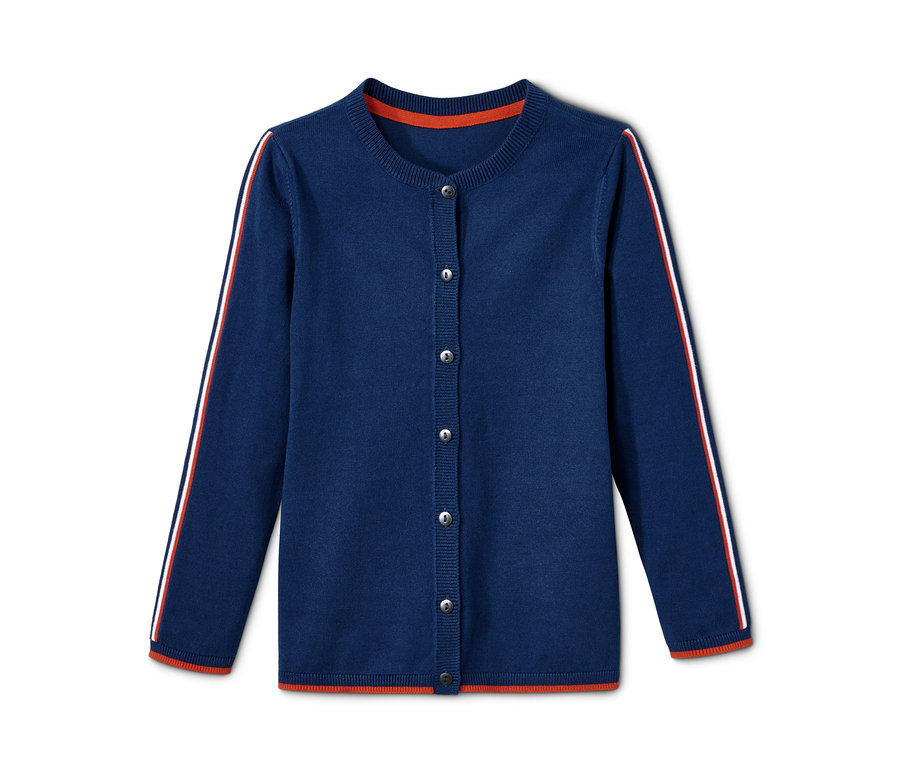 Eine dunkelblaue Strickjacke mit Knöpfen und rot-weissen Streifen an den Ärmeln.