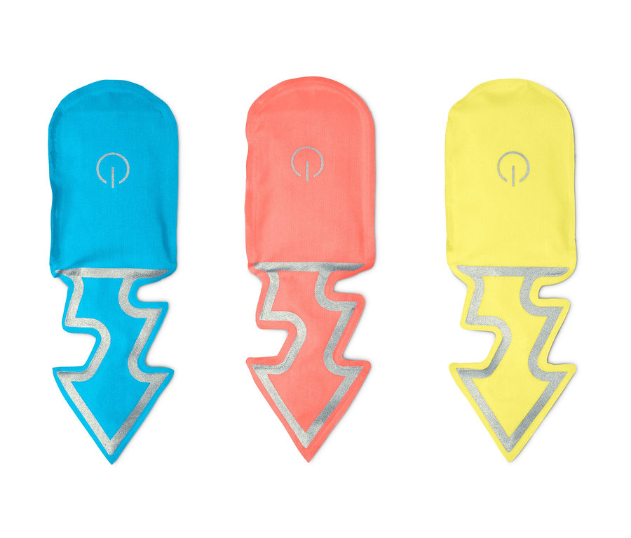 Drei LED-Magnet-Lichter »Blitz« in Blau, Pink und Gelb liegen nebeneinander.