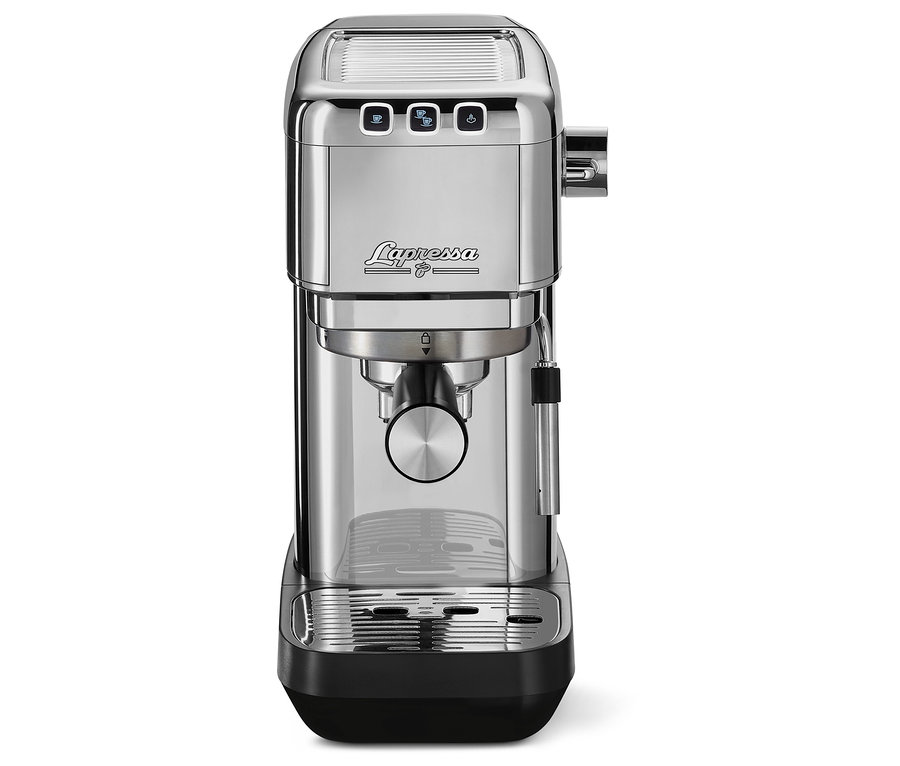 Eine silberne »Lapressa« Siebträgermaschine.