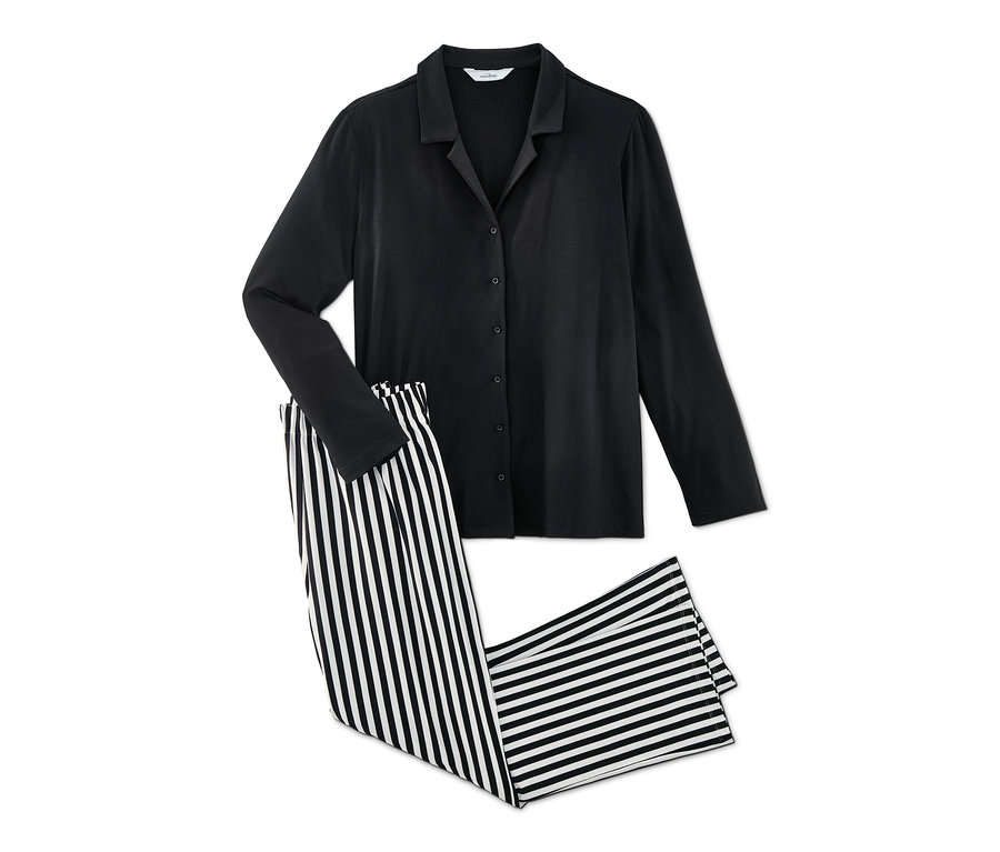 Schwarzer Pyjama mit gestreifter Hose.