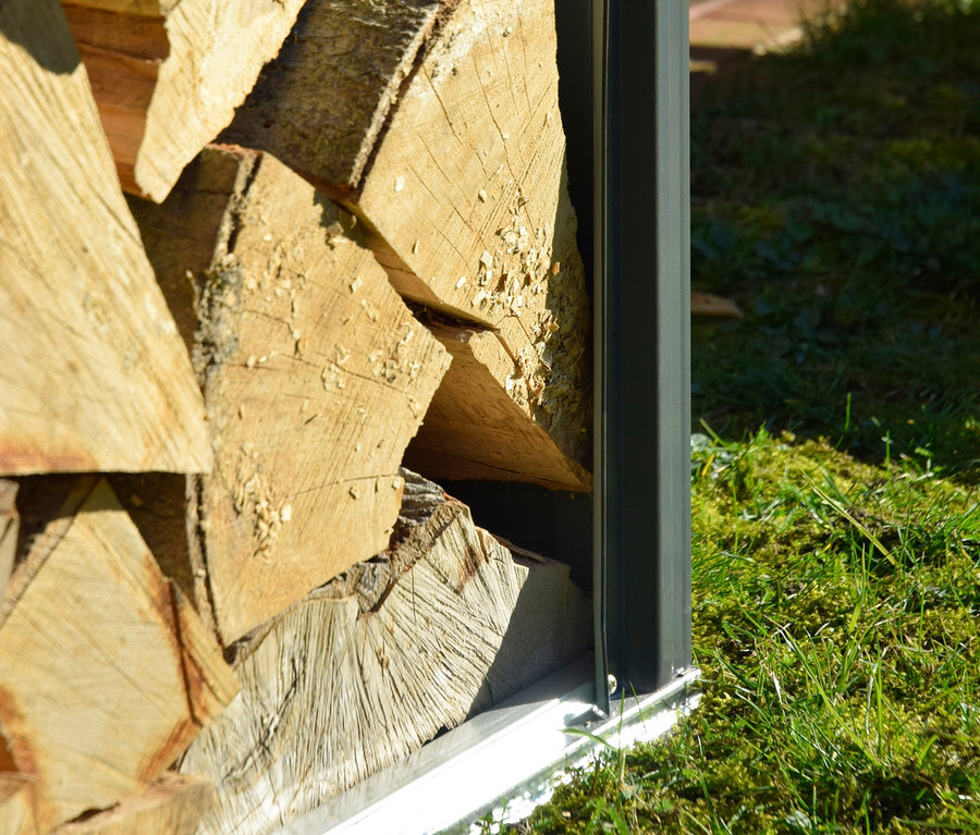 Detailaufnahme von Holzscheiten im Kaminholzregal »Madera«, XXL.