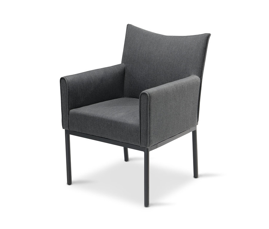 Ein grauer Premium-Dining-Sessel mit Sunbrella®-Stoff vor einem weißen Hintergrund.