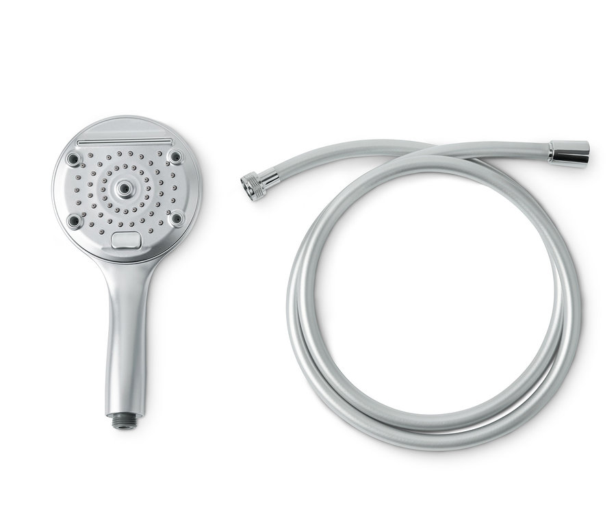 Ein silberner Premium-Duschkopf und Schlauch auf weißem Hintergrund.