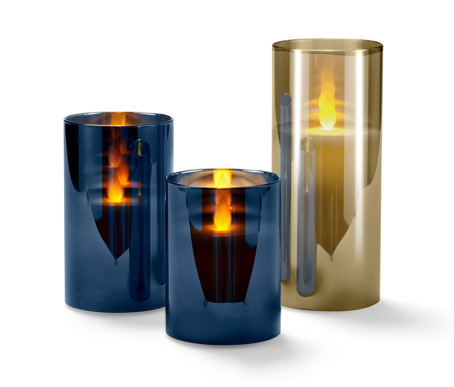 Drei LED-Echtwachskerzen im Glas.