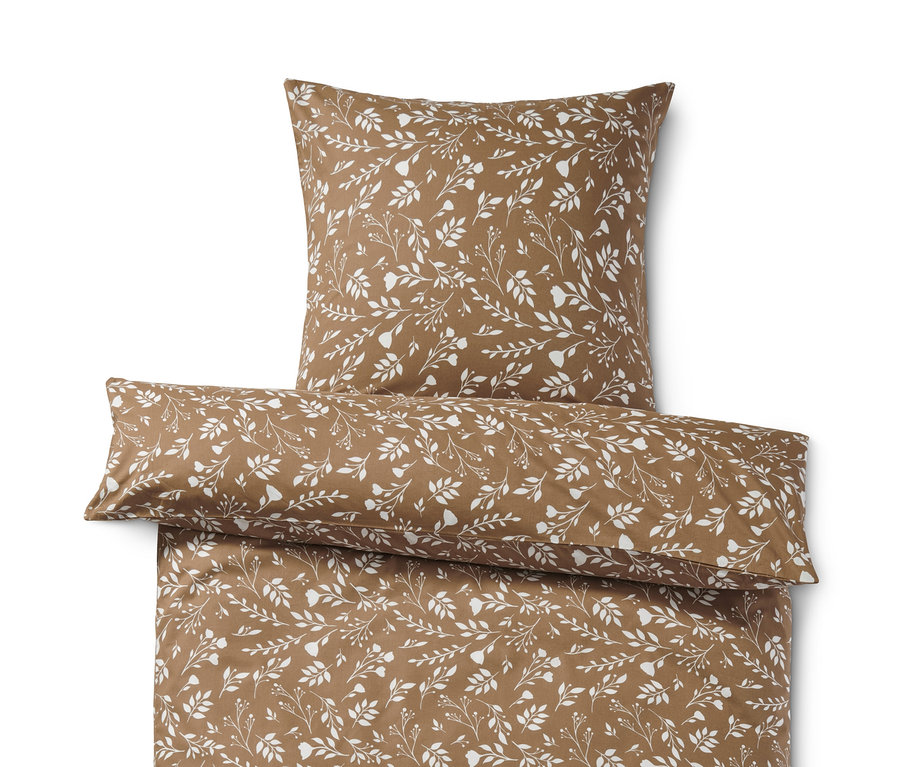 Braunes Bettwäsche-Set mit weißem Blumenmuster.