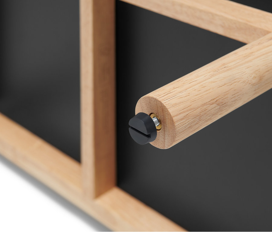 Detailansicht eines Kaminholz-Regals.