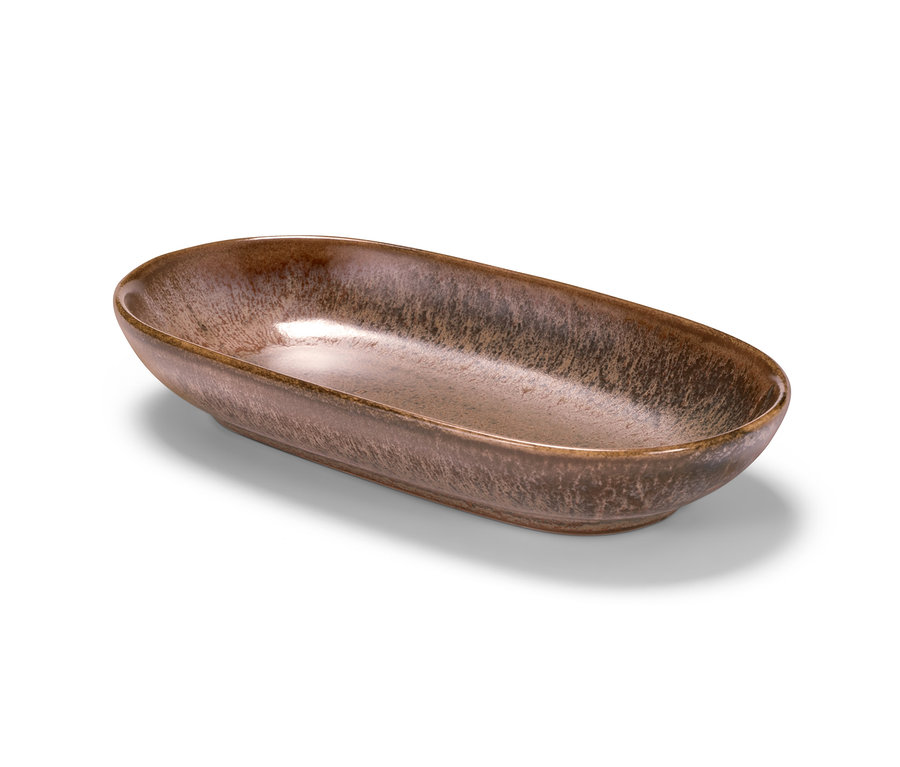 Eine kleine, ovale Servierplatte in Braun.