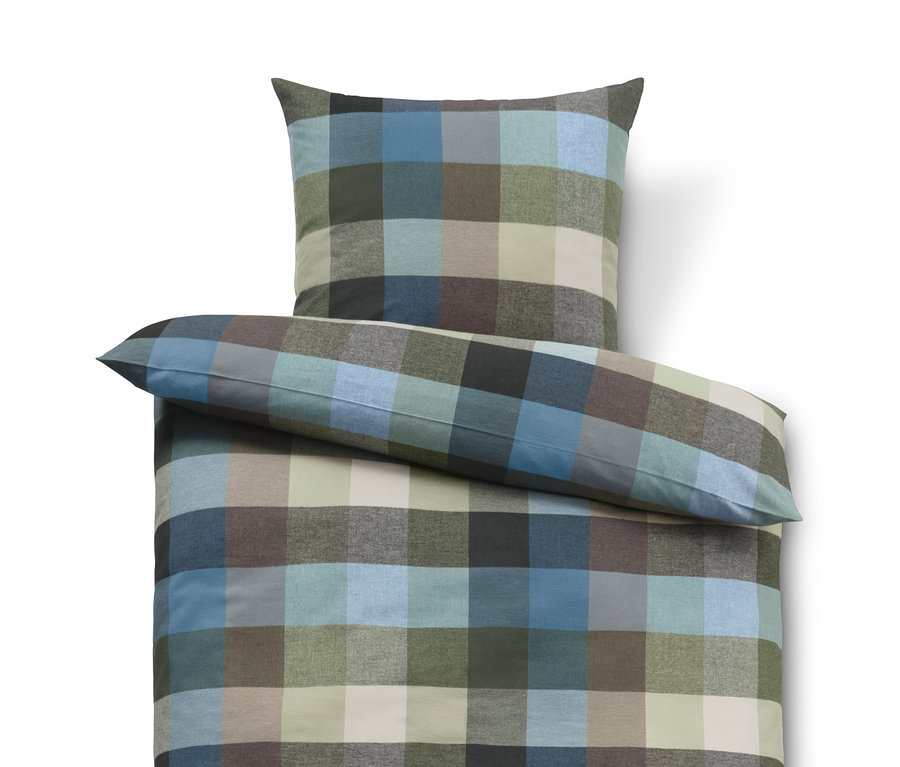 Karierte Flanell-Bettwäsche: eine Normalgröße und eine Übergröße.