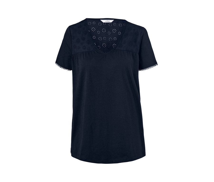 Dunkelblaues Shirt mit Stickerei im oberen Bereich.