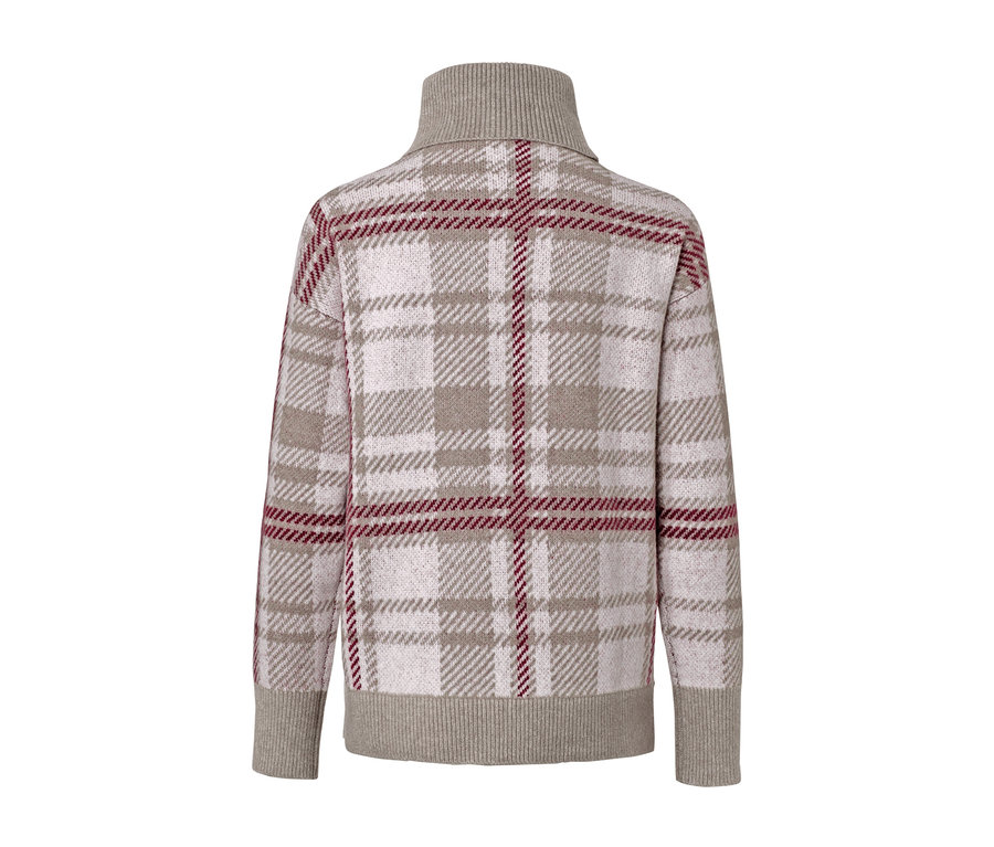 Detailansicht eines Strickpullovers mit Rollkragen und Karomuster.