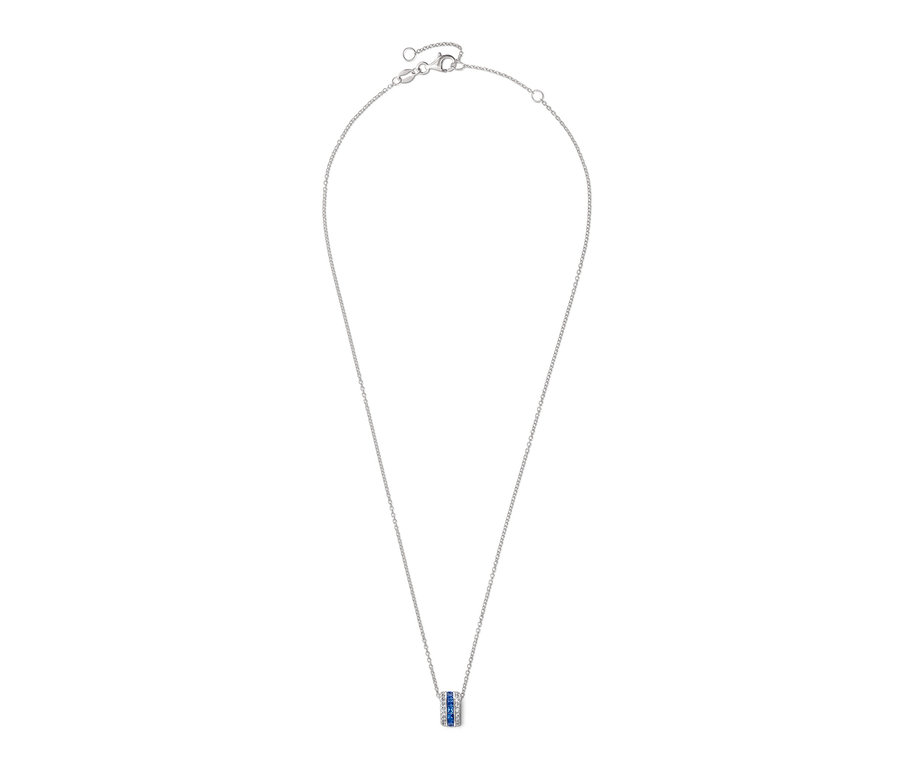 Silberkette mit blau-weissem Anhänger.