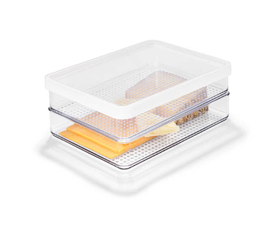 Aufschnittbox mit Käse und Brot.