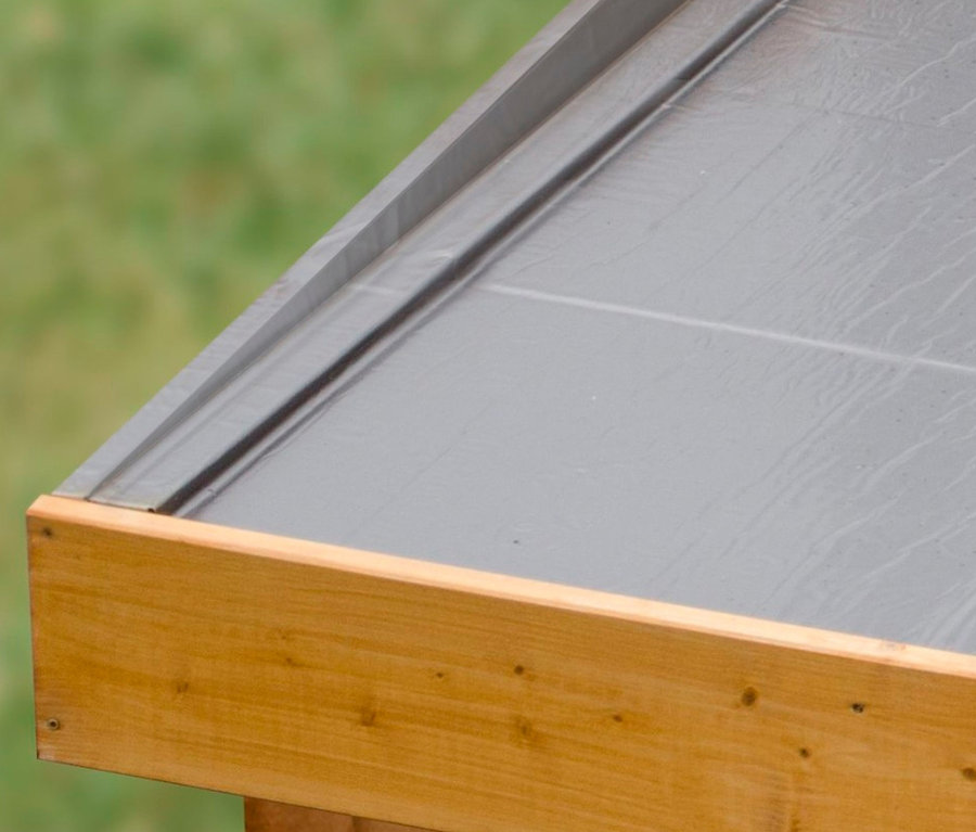 Detailaufnahme des Daches vom Karibu Gartenhaus Barne 7.
