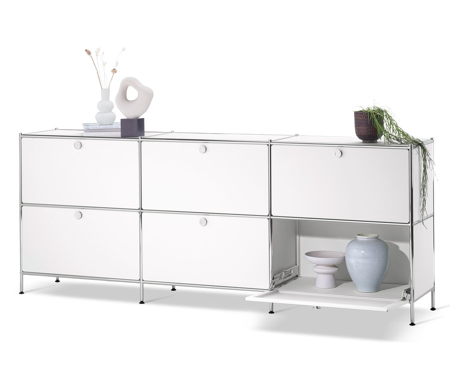 Weißes Sideboard »CN3« mit 6 Klappen, von denen eine geöffnet ist.