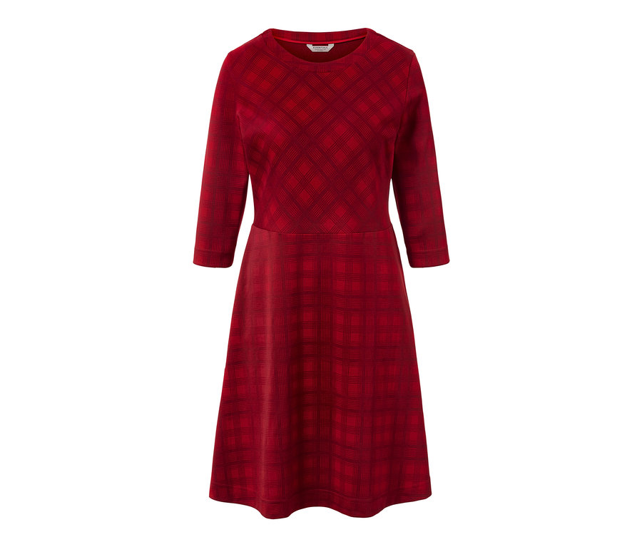 Ein rotes, kariertes Jacquard-Kleid mit Dreiviertelärmeln.
