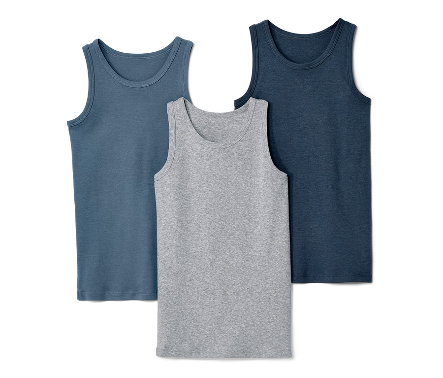 Drei Kinder-Unterhemden in blaugrün, grau und dunkelblau.