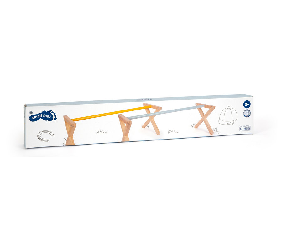 Verpackung des small foot Cavaletti-Hindernis-Sets mit gelber und grauer Stange auf Holzständern.