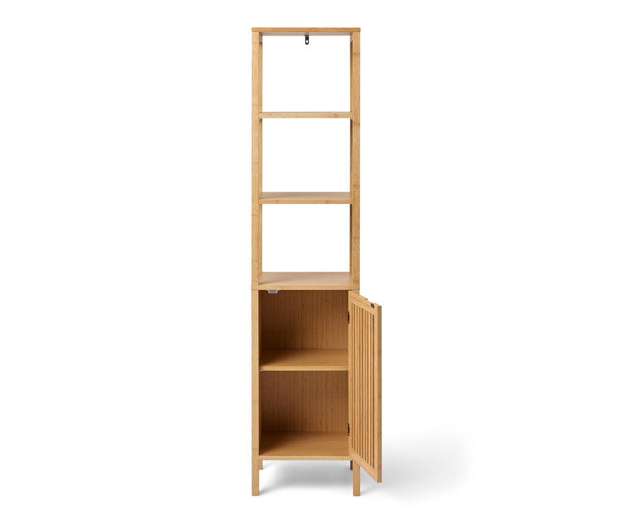 Ein Ordnungsregal im skandinavischen Design aus Bambus mit offenen Regalen und einer Tür.