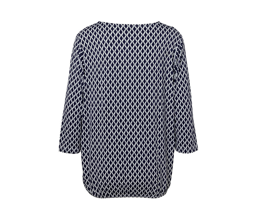 Detailansicht eines bedruckten Blusenshirts.