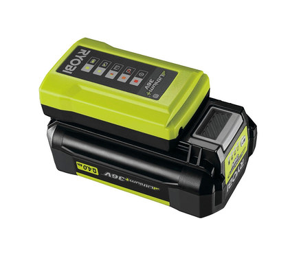 Detailaufnahme eines schwarzen Ryobi 36V 4,0 Ah Akkus mit Ladegerät.