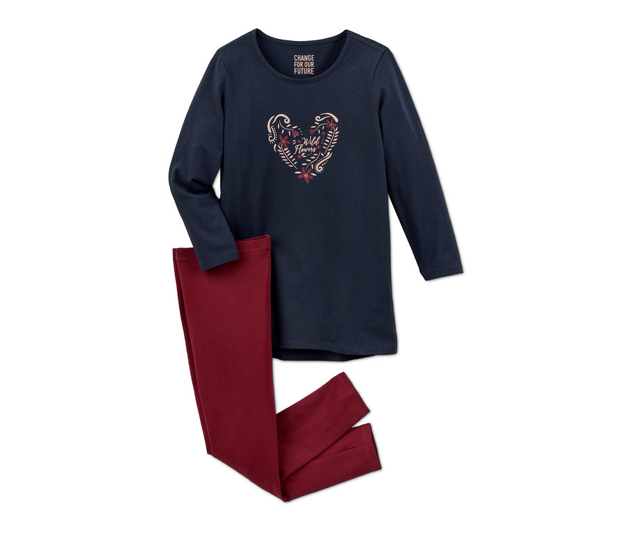Marineblaues Langarmshirt und bordeauxfarbene Hose, 2 Jersey-Pyjamas.