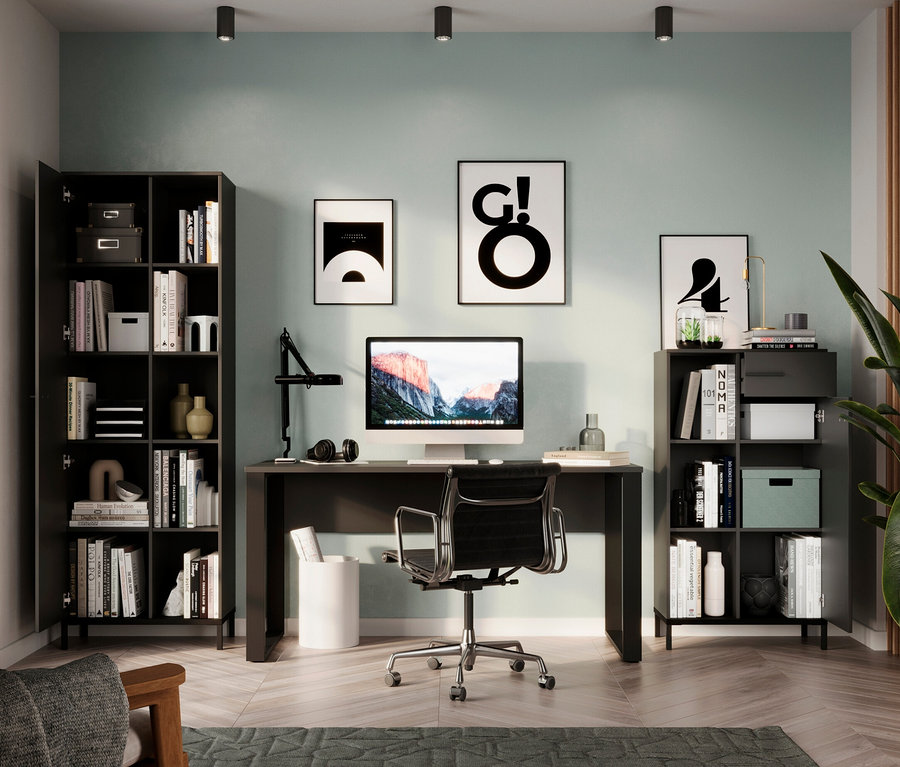 Zimmer mit Schreibtisch, Bürostuhl und zwei kleinen graphitfarbenen Aktenschränken »Rovigo«.