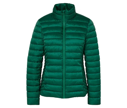 Grüne Steppjacke mit Reißverschluss.