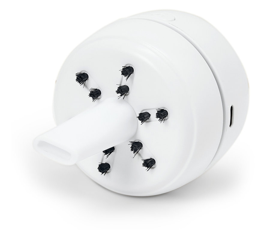 Ein weißer, runder Staubsauger mit Aufsatz und Bürsten.